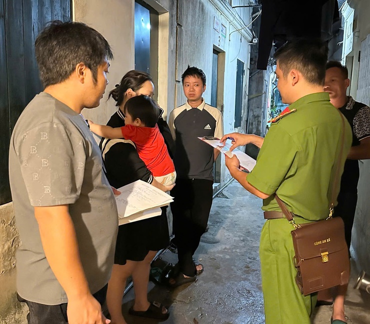 Cảnh sát khu vực công an xã Nam Phù bám sát cơ sở, giữ bình yên từ khu dân cư- Ảnh 6.