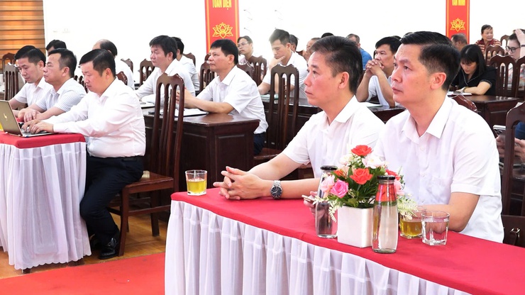 HỘI NGHỊ GIAO BAN CÔNG TÁC ĐẢNG, CHÍNH QUYỀN, ĐOÀN THỂ THÁNG 5 NĂM 2026 NHẰM ĐÁNH GIÁ KẾT QUẢ THỰC HIỆN CÁC NHIỆM VỤ THÁNG 5 VÀ TRIỂN KHAI PHƯƠNG HƯỚNG, NHIỆM VỤ THÁNG 6 NĂM 2026.- Ảnh 4.