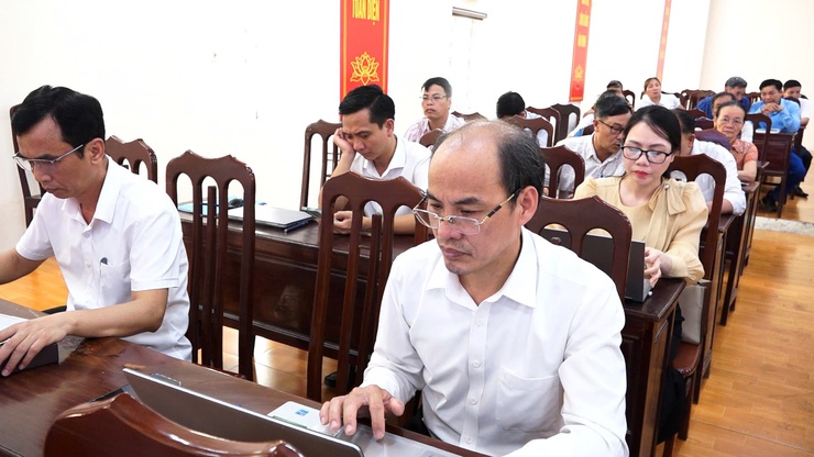 HỘI NGHỊ GIAO BAN CÔNG TÁC ĐẢNG, CHÍNH QUYỀN, ĐOÀN THỂ THÁNG 5 NĂM 2026 NHẰM ĐÁNH GIÁ KẾT QUẢ THỰC HIỆN CÁC NHIỆM VỤ THÁNG 5 VÀ TRIỂN KHAI PHƯƠNG HƯỚNG, NHIỆM VỤ THÁNG 6 NĂM 2026.- Ảnh 2.