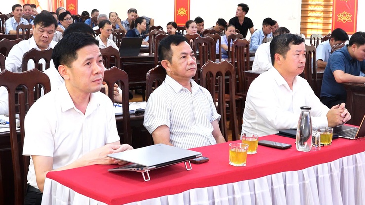 HỘI NGHỊ GIAO BAN CÔNG TÁC ĐẢNG, CHÍNH QUYỀN, ĐOÀN THỂ THÁNG 5 NĂM 2026 NHẰM ĐÁNH GIÁ KẾT QUẢ THỰC HIỆN CÁC NHIỆM VỤ THÁNG 5 VÀ TRIỂN KHAI PHƯƠNG HƯỚNG, NHIỆM VỤ THÁNG 6 NĂM 2026.- Ảnh 3.