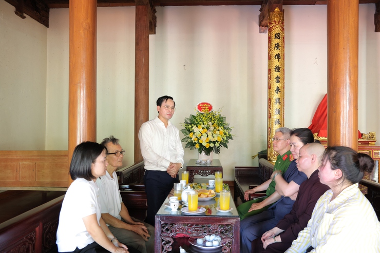 Đồng chí Trịnh Tiến Tường - Bí thư Đảng ủy, Chủ tịch HĐND xã Phú Nghĩa thăm, chúc mừng tăng ni, phật tử chùa Nghĩa Hảo và chùa Nghiêm Quang nhân dịp Đại lễ Phật đản Phật lịch 2570- Dương lịch 2026- Ảnh 5.