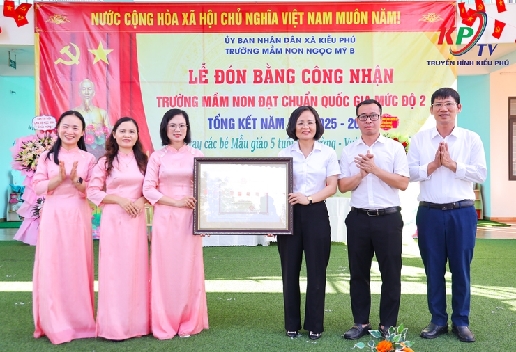 LỄ ĐÓN NHẬN BẰNG CÔNG NHẬN TRƯỜNG MẦM NON ĐẠT CHUẨN QUỐC GIA MỨC ĐỘ 2 VÀ TỔNG KẾT NĂM HỌC 2025 – 2026. CHIA TAY CÁC BÉ MẪU GIÁO 5 TUỔI RA TRƯỜNG – VUI TẾT THIẾU NHI 01/6- Ảnh 7.