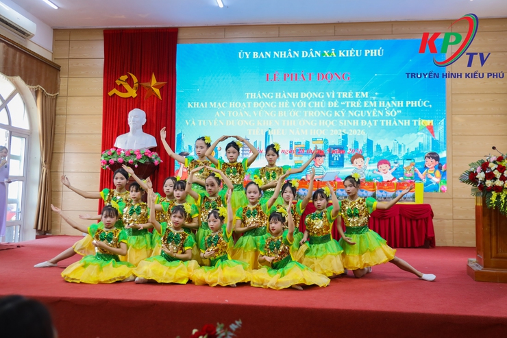 UBND xã Kiều Phú tổ chức Lễ phát động Tháng hành động vì trẻ em, khai mạc hoạt động hè và tuyên dương học sinh tiêu biểu năm học 2025 – 2026- Ảnh 2.
