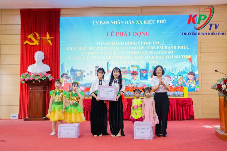 UBND xã Kiều Phú tổ chức Lễ phát động Tháng hành động vì trẻ em, khai mạc hoạt động hè và tuyên dương học sinh tiêu biểu năm học 2025 – 2026- Ảnh 4.