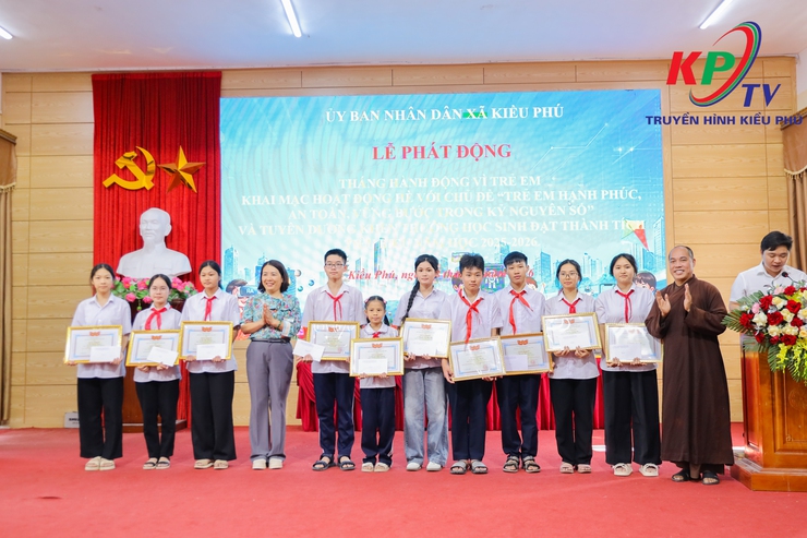 UBND xã Kiều Phú tổ chức Lễ phát động Tháng hành động vì trẻ em, khai mạc hoạt động hè và tuyên dương học sinh tiêu biểu năm học 2025 – 2026- Ảnh 13.