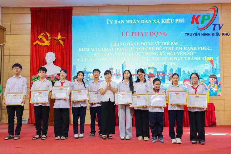 UBND xã Kiều Phú tổ chức Lễ phát động Tháng hành động vì trẻ em, khai mạc hoạt động hè và tuyên dương học sinh tiêu biểu năm học 2025 – 2026- Ảnh 11.