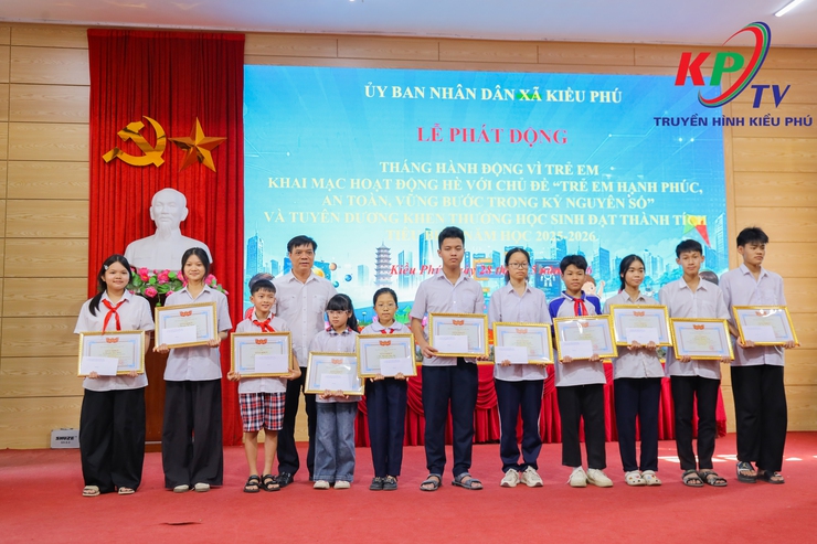 UBND xã Kiều Phú tổ chức Lễ phát động Tháng hành động vì trẻ em, khai mạc hoạt động hè và tuyên dương học sinh tiêu biểu năm học 2025 – 2026- Ảnh 9.