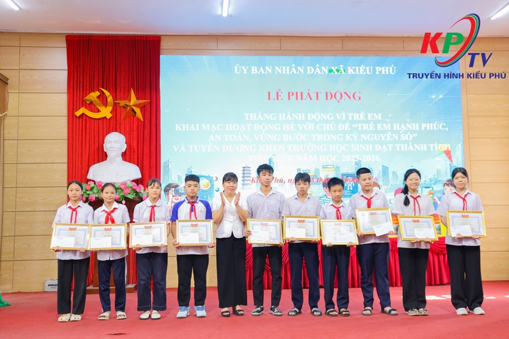 UBND xã Kiều Phú tổ chức Lễ phát động Tháng hành động vì trẻ em, khai mạc hoạt động hè và tuyên dương học sinh tiêu biểu năm học 2025 – 2026- Ảnh 12.