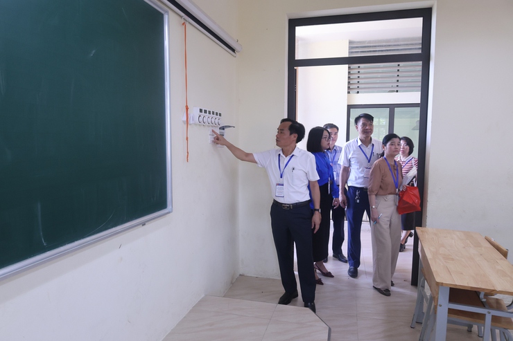 Ban Chỉ đạo thi tuyển sinh vào lớp 10 THPT xã Hòa Phú tổ chức kiểm tra công tác chuẩn bị cho kỳ thi tuyển sinh vào lớp 10- Ảnh 1.