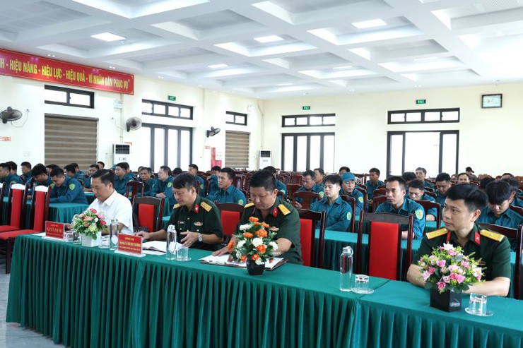 Xuân Mai khai mạc huấn luyện lực lượng dân quân cơ động năm 2026- Ảnh 1.