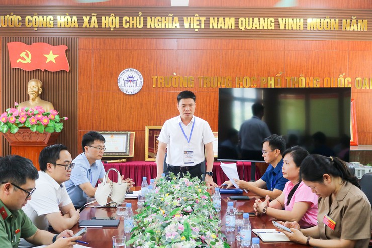 Đồng chí Phó chủ tịch UBND xã Quốc Oai kiểm tra công tác chuẩn bị kỳ thi vào lớp 10 THPT trên địa bàn xã- Ảnh 6.