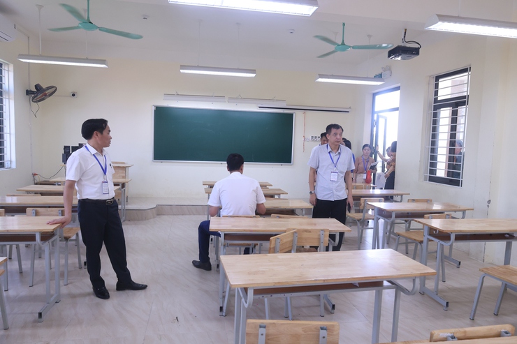 Ban Chỉ đạo thi tuyển sinh vào lớp 10 THPT xã Hòa Phú tổ chức kiểm tra công tác chuẩn bị cho kỳ thi tuyển sinh vào lớp 10- Ảnh 2.
