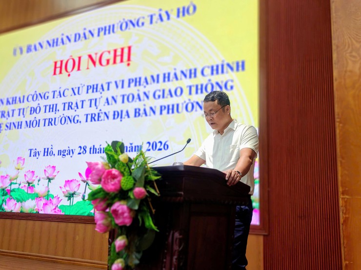 Hội nghị triển khai công tác xử phạt vi phạm hành chính về trật tự đô thị, trật tự an toàn giao thông và vệ sinh môi trường trên địa bàn phường- Ảnh 2.