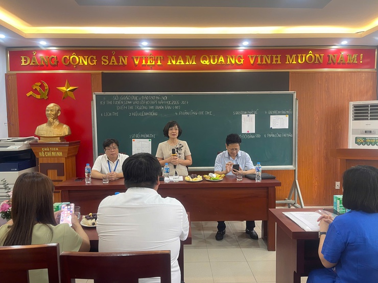 Phường Long Biên phối hợp đón Đoàn kiểm tra của Thành phố kiểm tra công tác chuẩn bị Kỳ thi tuyển sinh vào lớp 10 THPT năm học 2026-2027- Ảnh 2.