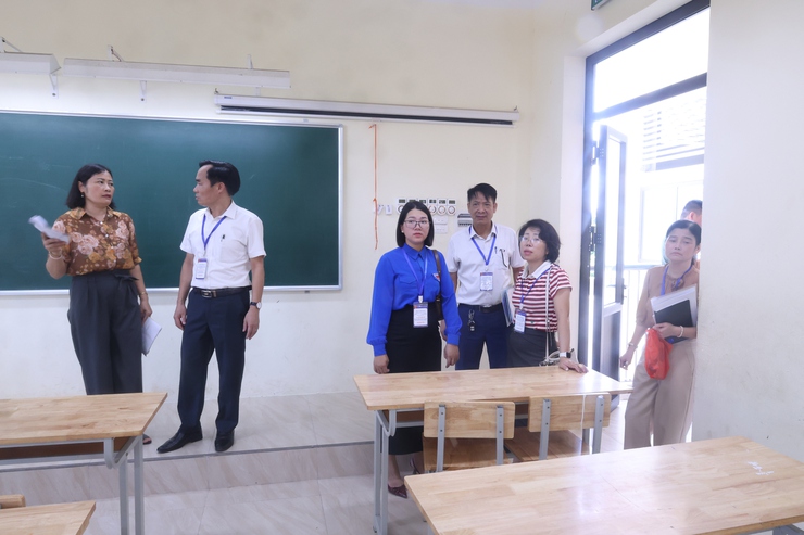Ban Chỉ đạo thi tuyển sinh vào lớp 10 THPT xã Hòa Phú tổ chức kiểm tra công tác chuẩn bị cho kỳ thi tuyển sinh vào lớp 10- Ảnh 3.