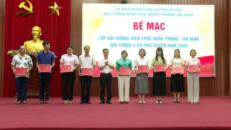 Bế giảng lớp bồi dưỡng kiến thức quốc phòng và an ninh cho đối tượng 4 năm 2026- Ảnh 6.
