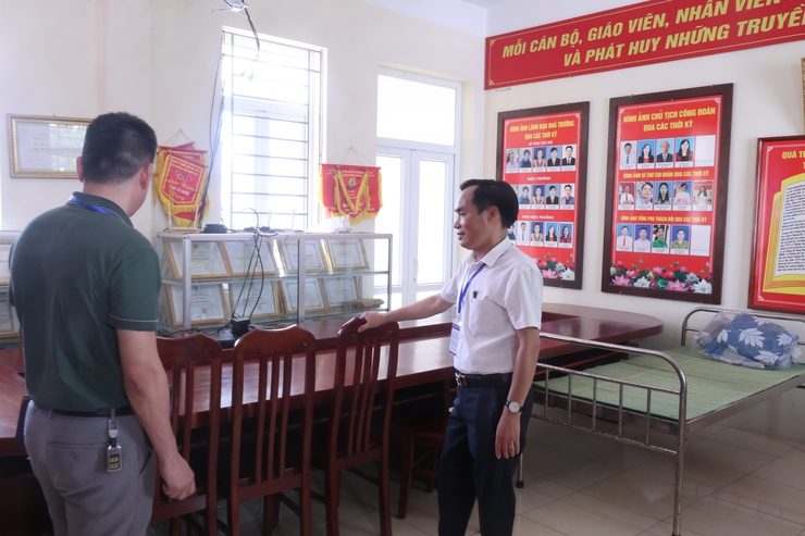 Ban Chỉ đạo thi tuyển sinh vào lớp 10 THPT xã Hòa Phú tổ chức kiểm tra công tác chuẩn bị cho kỳ thi tuyển sinh vào lớp 10- Ảnh 7.