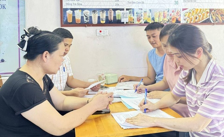 Trạm Y tế xã Vân Đình tăng cường kiểm tra an toàn thực phẩm phục vụ kỳ thi vào lớp 10- Ảnh 2.