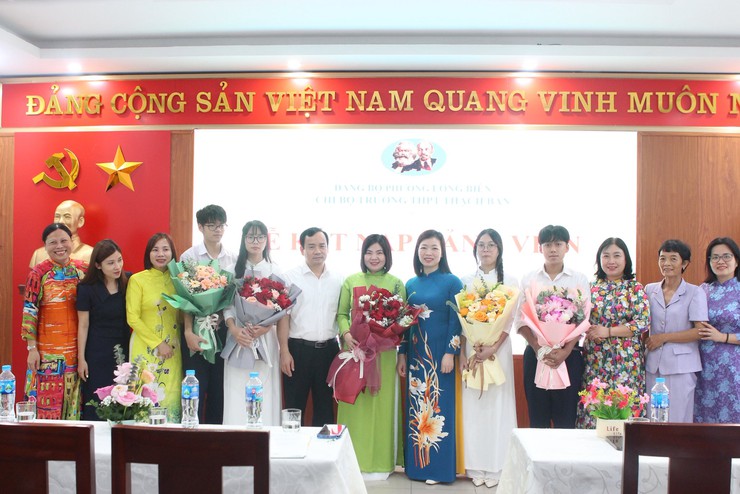 Khát vọng cống hiến từ những đảng viên tuổi 18- Ảnh 6.