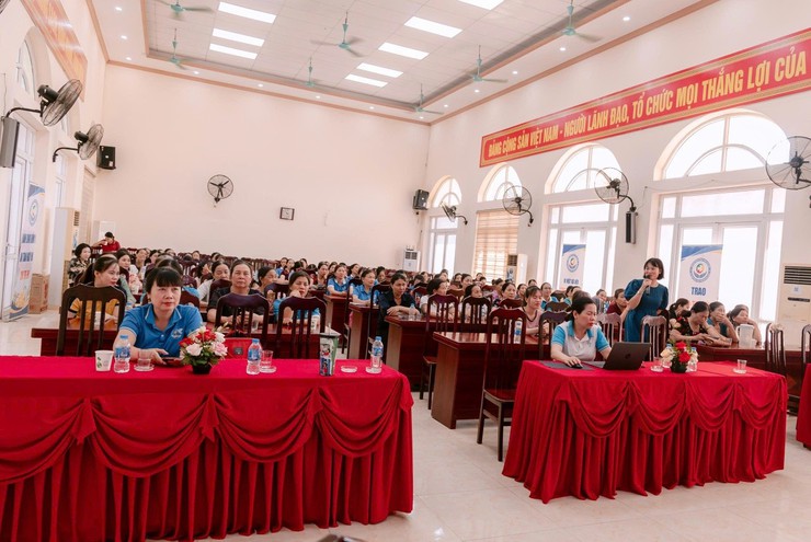Hội LHPN xã Ứng Thiên tập huấn kỹ năng bảo vệ trẻ em và trao kinh phí đỡ đầu cho trẻ mồ côi năm 2026- Ảnh 2.