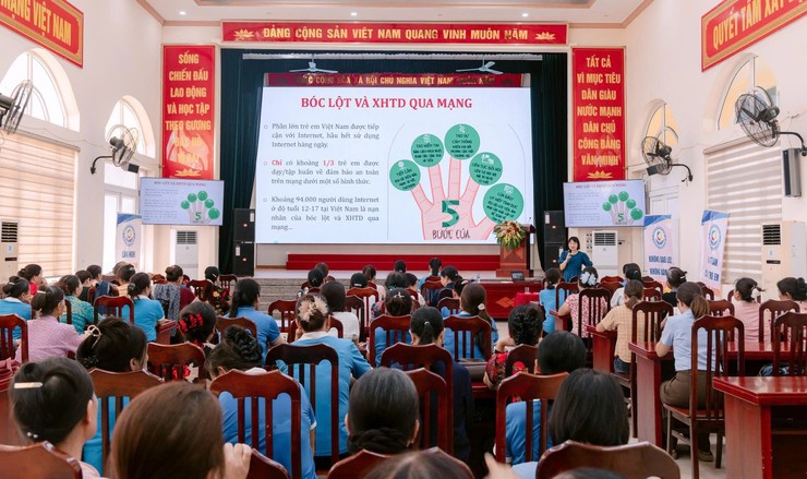 Hội LHPN xã Ứng Thiên tập huấn kỹ năng bảo vệ trẻ em và trao kinh phí đỡ đầu cho trẻ mồ côi năm 2026- Ảnh 1.
