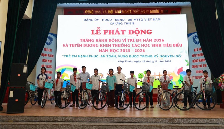 UBND xã Ứng Thiên phát động Tháng hành động vì trẻ em năm 2026, tuyên dương học sinh tiêu biểu và khai mạc hoạt động hè- Ảnh 4.