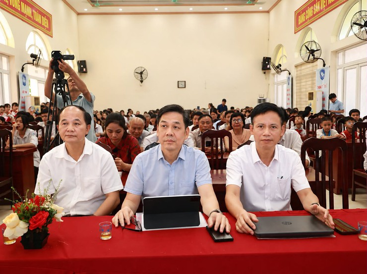 UBND xã Ứng Thiên phát động Tháng hành động vì trẻ em năm 2026, tuyên dương học sinh tiêu biểu và khai mạc hoạt động hè- Ảnh 1.