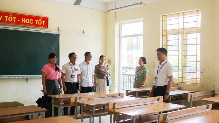 Đồng chí Phó chủ tịch UBND xã Quốc Oai kiểm tra công tác chuẩn bị kỳ thi vào lớp 10 THPT trên địa bàn xã- Ảnh 5.