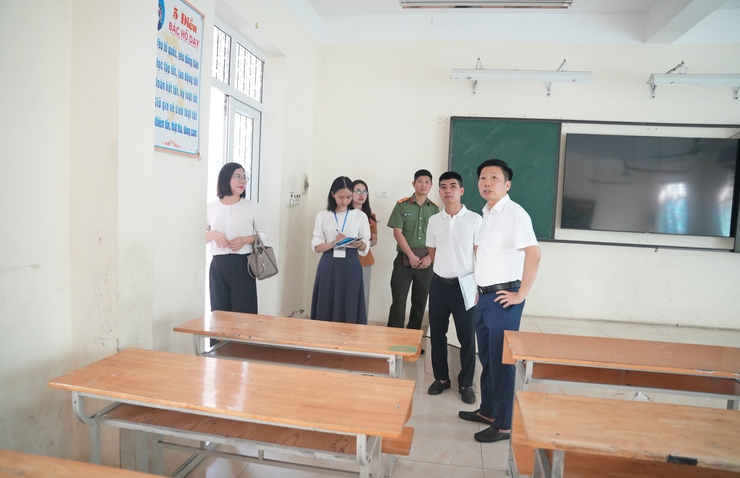 Lãnh đạo phường Sơn Tây kiểm tra công tác chuẩn bị phục vụ kỳ thi tuyển sinh vào lớp 10 THPT năm học 2026-2027- Ảnh 1.
