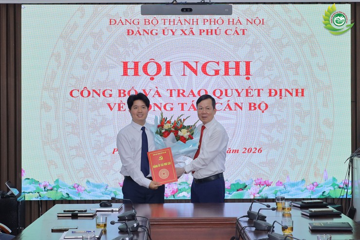ĐẢNG ỦY XÃ PHÚ CÁT CÔNG BỐ CÁC QUYẾT ĐỊNH VỀ CÔNG TÁC CÁN BỘ- Ảnh 1.