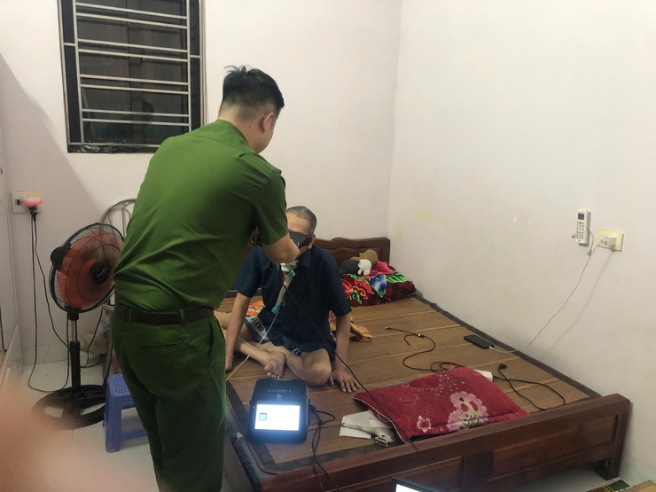 Công an xã Thư Lâm lan tỏa hình ảnh đẹp vì Nhân dân phục vụ qua hoạt động cấp Căn cước tại nhà- Ảnh 1.