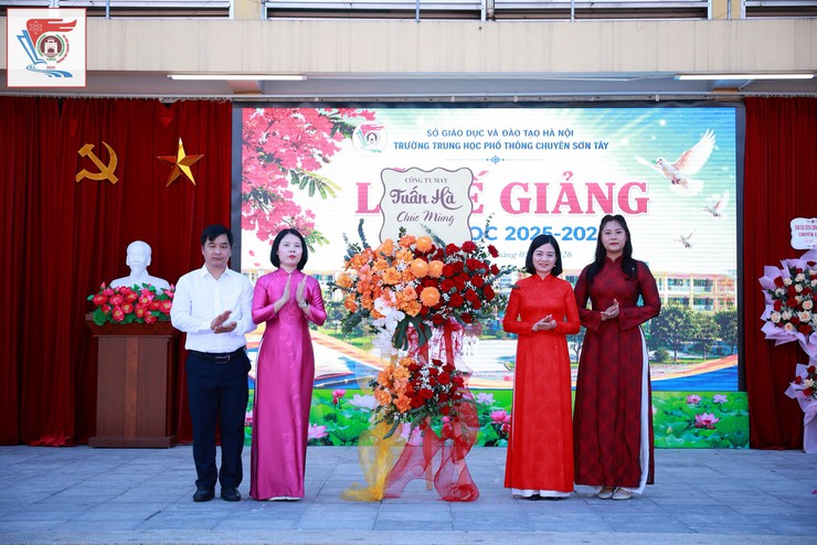 CÁC TRƯỜNG HỌC TƯNG BỪNG BẾ GIẢNG NĂM HỌC 2025 - 2026- Ảnh 1.