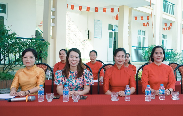 Trường Tiểu học Bạch Hạ tổ chức lễ tuyên dương học sinh giỏi, đón nhận danh hiệu trường đạt chuẩn Quốc gia mức độ 1- Ảnh 4.