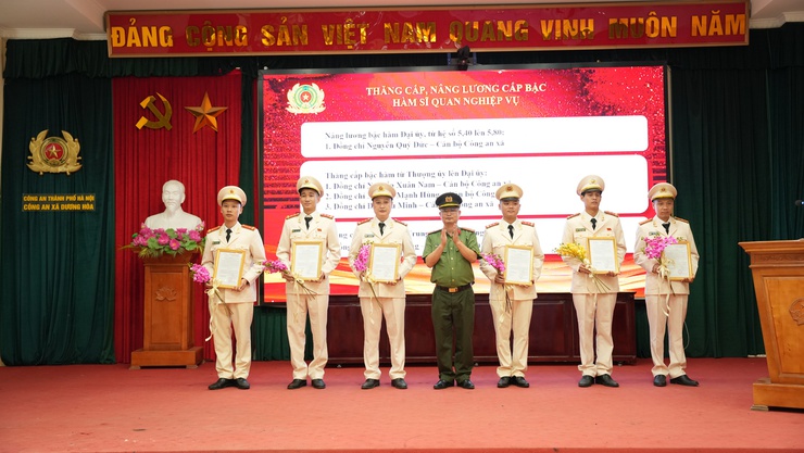 Công an xã Dương Hoà công bố quyết định thăng cấp bậc hàm, nâng lương cho cán bộ, chiến sĩ- Ảnh 6.