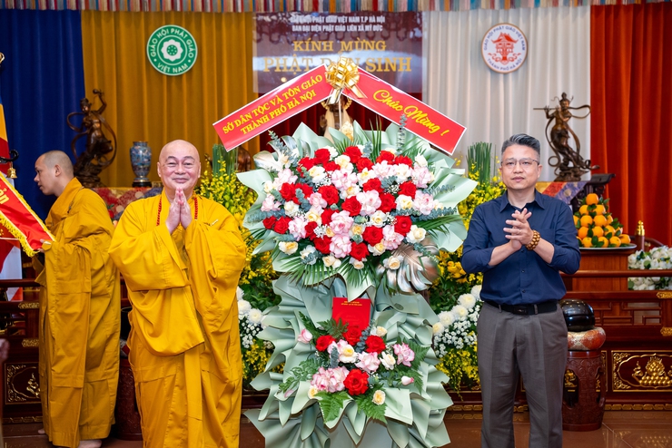 Lãnh đạo Đảng ủy, HĐND, UBND, UBMTTQ xã Mỹ Đức dự Đại lễ Phật đản Phật lịch 2570 tại chùa Diên Khánh, thôn Văn Giang, xã Mỹ Đức  - Ảnh 1.