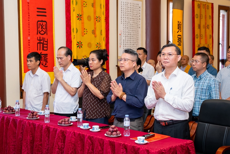 Lãnh đạo Đảng ủy, HĐND, UBND, UBMTTQ xã Mỹ Đức dự Đại lễ Phật đản Phật lịch 2570 tại chùa Diên Khánh, thôn Văn Giang, xã Mỹ Đức  - Ảnh 6.