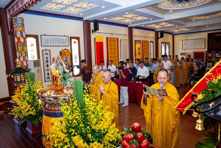 Lãnh đạo Đảng ủy, HĐND, UBND, UBMTTQ xã Mỹ Đức dự Đại lễ Phật đản Phật lịch 2570 tại chùa Diên Khánh, thôn Văn Giang, xã Mỹ Đức  - Ảnh 8.