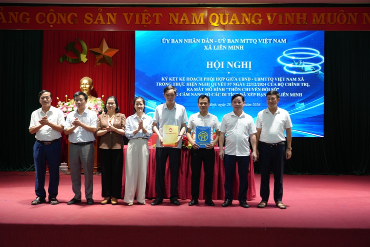 Ký kết chương trình phối hợp giữa UBND và Uỷ ban MTTQ xã hợp tác thực hiện Nghị quyết 57- Ảnh 3.