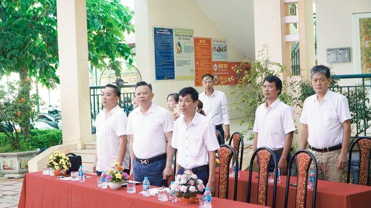 Trường Tiểu học Bạch Hạ tổ chức lễ tuyên dương học sinh giỏi, đón nhận danh hiệu trường đạt chuẩn Quốc gia mức độ 1- Ảnh 2.