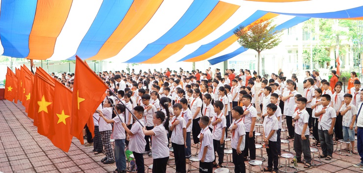 Trường Tiểu học Bạch Hạ tổ chức lễ tuyên dương học sinh giỏi, đón nhận danh hiệu trường đạt chuẩn Quốc gia mức độ 1- Ảnh 1.