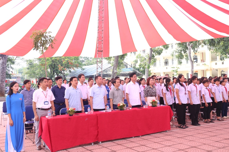 Xã Bất Bạt tổ chức Lễ phát động tháng hành động vì trẻ em năm 2026 và khai mạc lớp phổ cập bơi phòng chống TNTT cho trẻ em.- Ảnh 1.