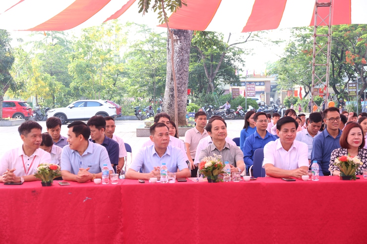 Xã Bất Bạt tổ chức Lễ phát động tháng hành động vì trẻ em năm 2026 và khai mạc lớp phổ cập bơi phòng chống TNTT cho trẻ em.- Ảnh 2.