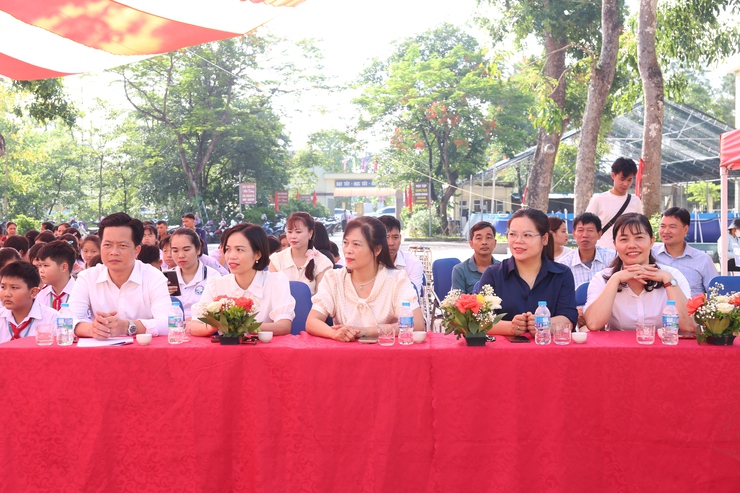 Xã Bất Bạt tổ chức Lễ phát động tháng hành động vì trẻ em năm 2026 và khai mạc lớp phổ cập bơi phòng chống TNTT cho trẻ em.- Ảnh 3.