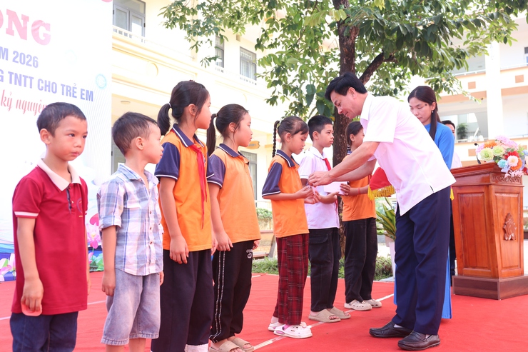 Xã Bất Bạt tổ chức Lễ phát động tháng hành động vì trẻ em năm 2026 và khai mạc lớp phổ cập bơi phòng chống TNTT cho trẻ em.- Ảnh 15.