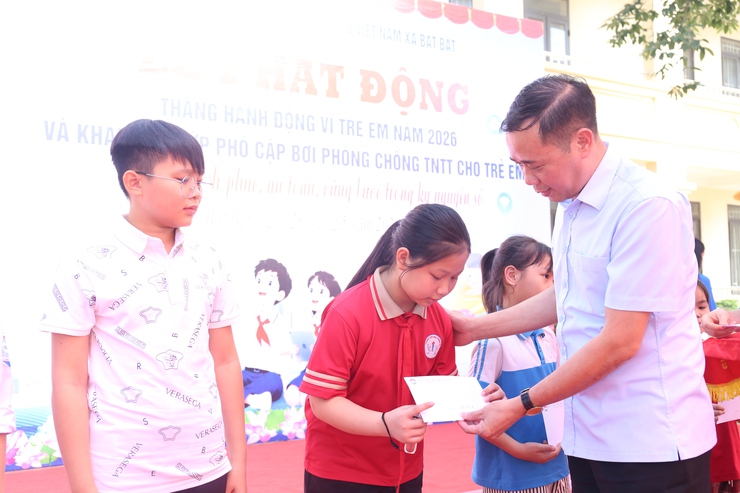 Xã Bất Bạt tổ chức Lễ phát động tháng hành động vì trẻ em năm 2026 và khai mạc lớp phổ cập bơi phòng chống TNTT cho trẻ em.- Ảnh 16.