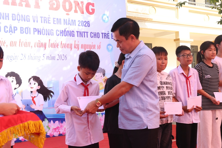 Xã Bất Bạt tổ chức Lễ phát động tháng hành động vì trẻ em năm 2026 và khai mạc lớp phổ cập bơi phòng chống TNTT cho trẻ em.- Ảnh 17.