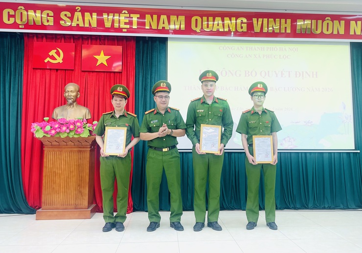 Công an xã Phúc Lộc tổ chức Lễ Công bố quyết định thăng cấp bậc hàm, nâng bậc lương năm 2026- Ảnh 7.