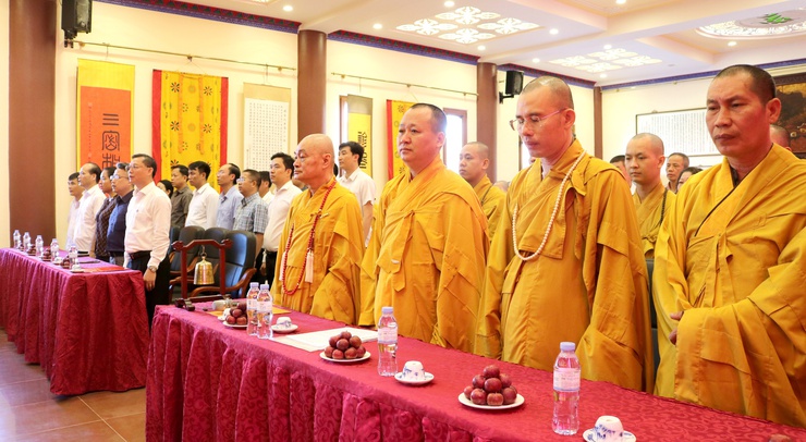 Lãnh đạo Đảng ủy, HĐND, UBND, UBMTTQ xã Mỹ Đức dự Đại lễ Phật đản Phật lịch 2570 tại chùa Diên Khánh, thôn Văn Giang, xã Mỹ Đức  - Ảnh 3.