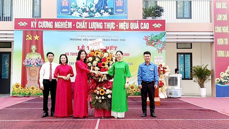 Phúc Thọ: Lãnh đạo xã dự lễ bế giảng năm học 2025 – 2026 tại các trường Tiểu học, Mầm non trên địa bàn- Ảnh 4.