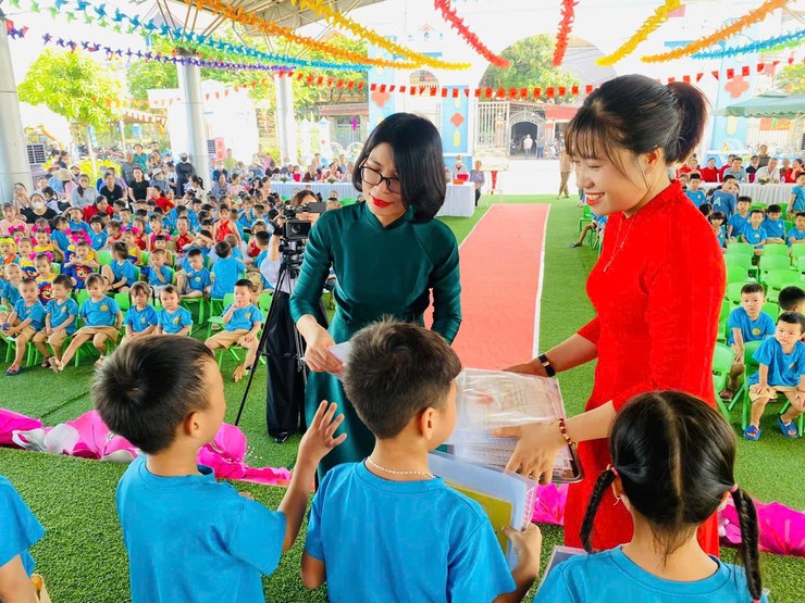 Phúc Thọ: Lãnh đạo xã dự lễ bế giảng năm học 2025 – 2026 tại các trường Tiểu học, Mầm non trên địa bàn- Ảnh 1.